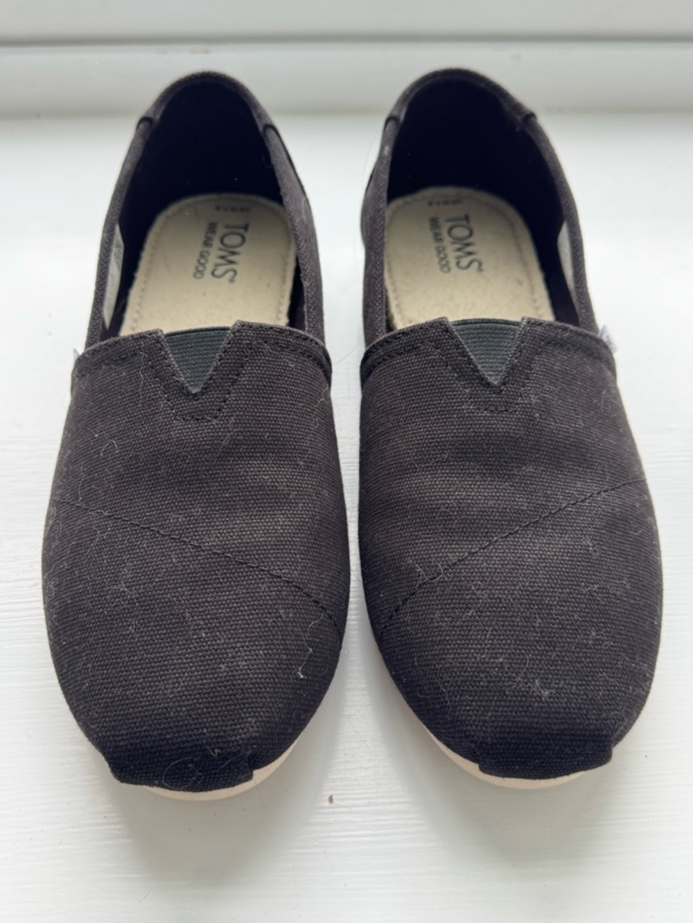 Toms Classic Slip-On in Black and Natural